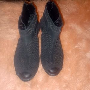 Open toe heeled sandal